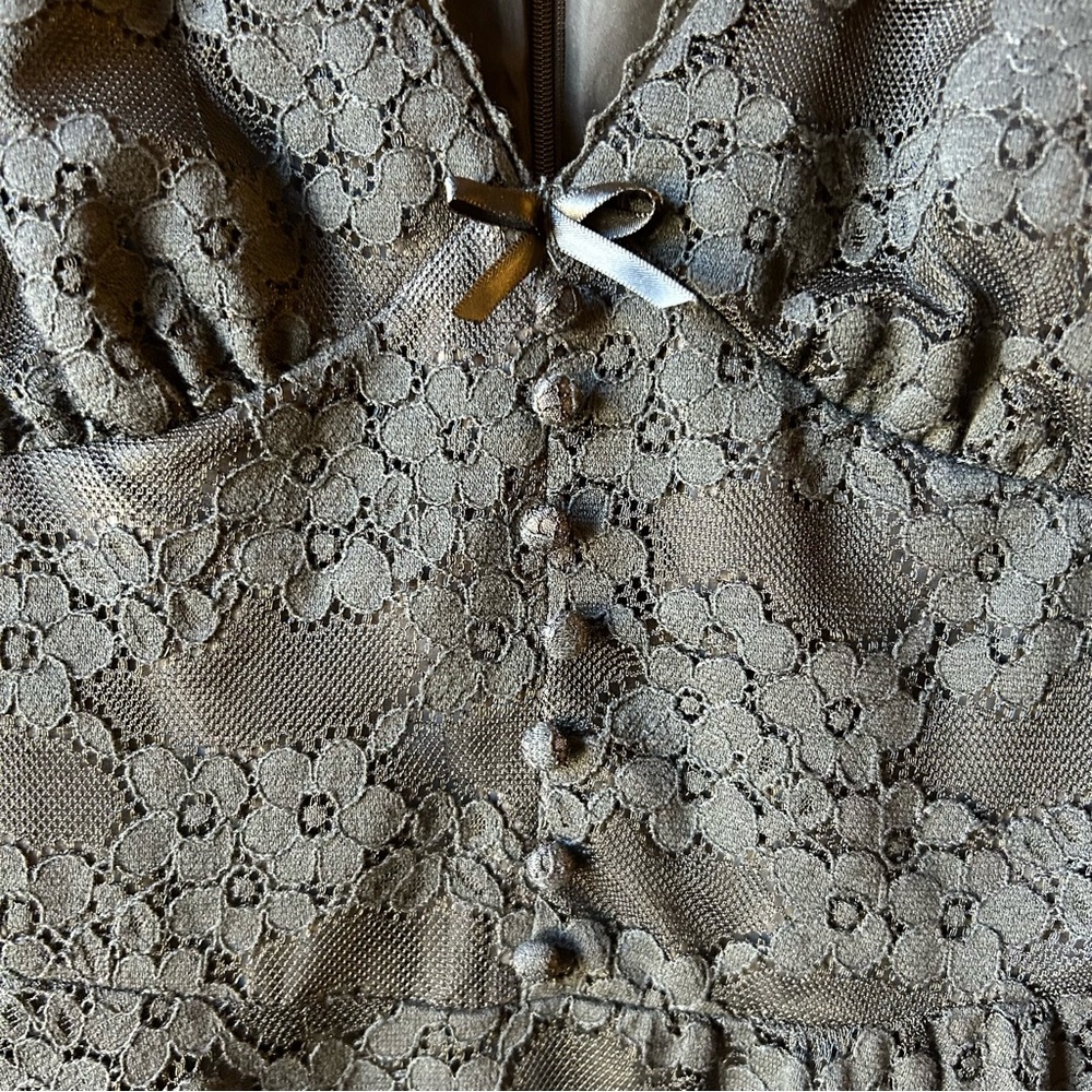 Betsey Johnson Women’s Black Lace Lined Short Sleeve Dress V Neck Size 10 Goth - Picture 5 of 13